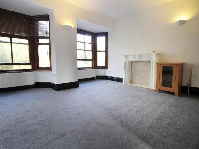 Apartment for rent in Tonyrefail, Coedely