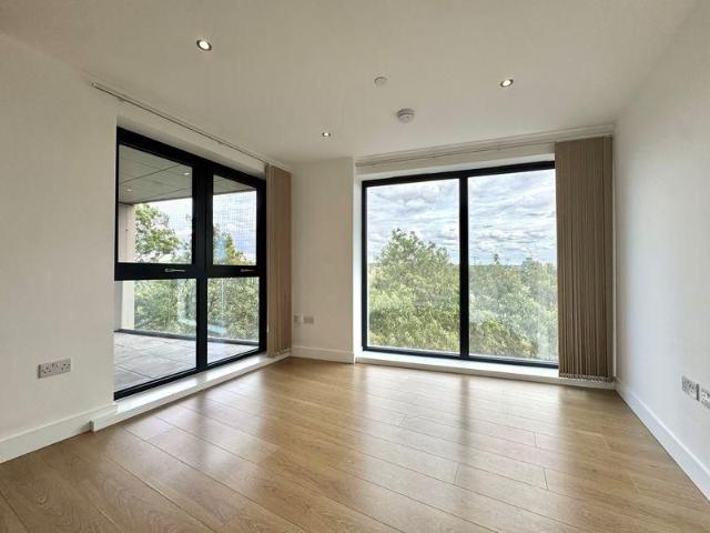 Apartment for rent in Chingford Mount, Highams Park