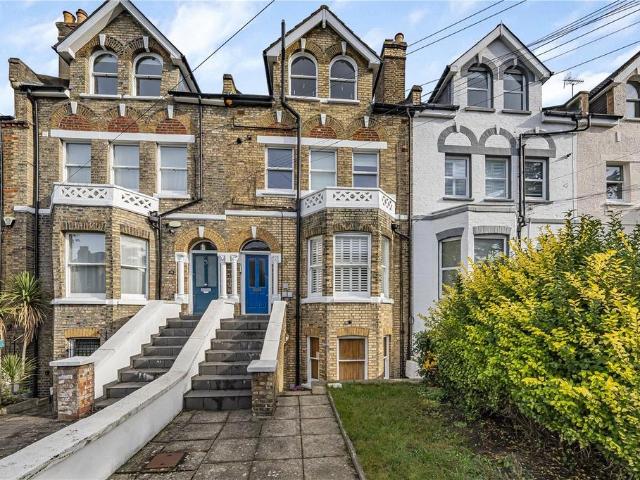 Flat for rent in St Margarets, Greater London