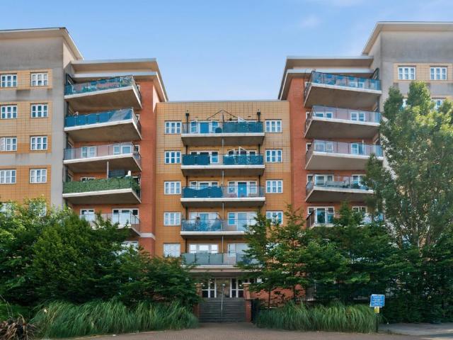 Flat for rent in Lane, Greater London