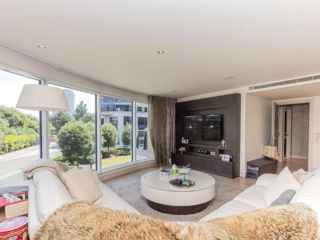 Apartment for rent in Sands End, Greater London