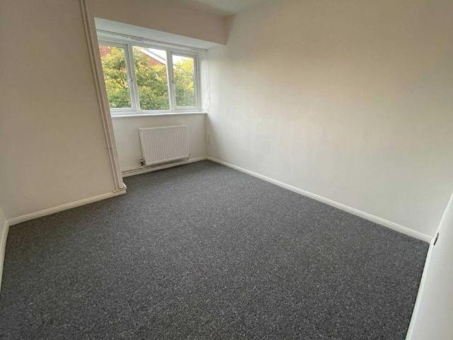 Apartment for rent in Ashlyns Estate, Pouchen End