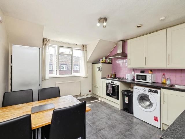 Flat for rent in Battersea, Greater London