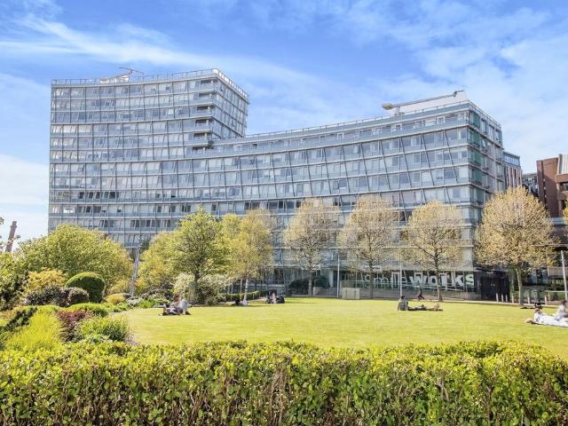 Flat for rent in Waterfront, Calderstones