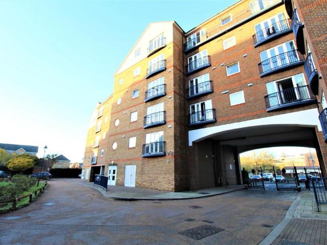 Flat for rent in Grays, Essex
