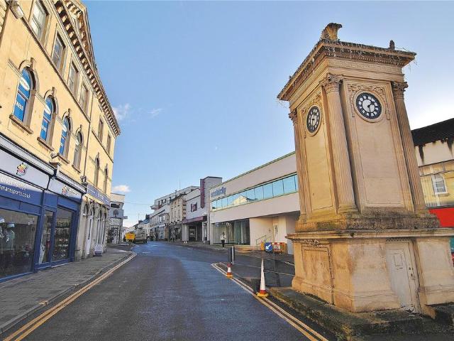 Flat for rent in Stroud, School House