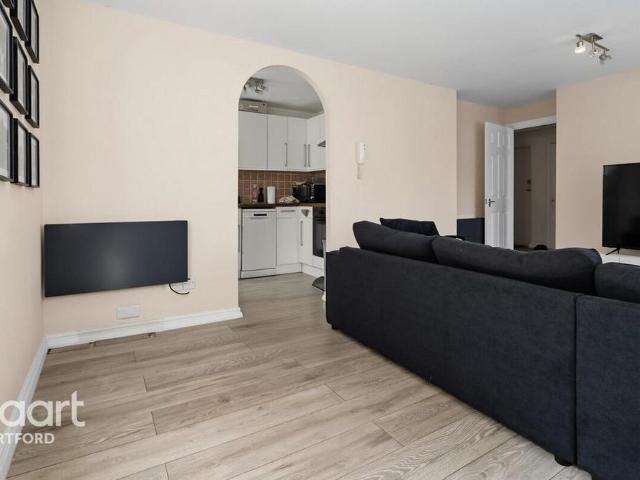 Apartment for rent in New Town, Monks Orchard