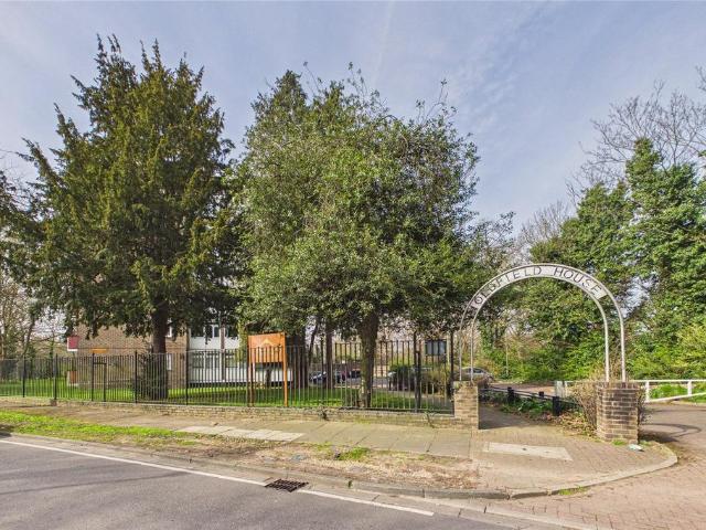 Flat for rent in Furzedown, Greater London