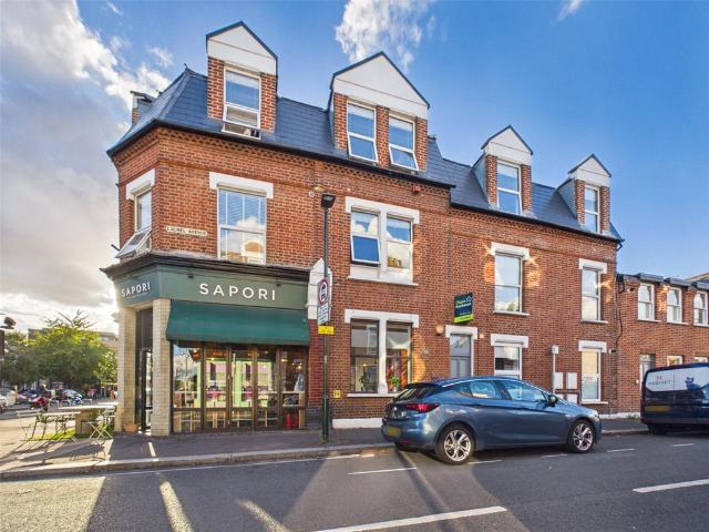 Flat for rent in London Borough of Richmond upon Thames, Greater London