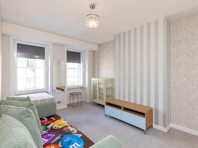 Apartment for rent in Canongate, Old Town