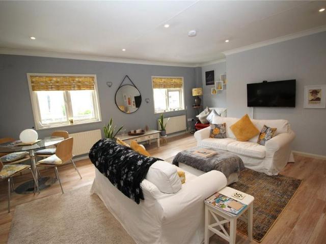 Apartment for rent in Cross In Hand, East Sussex