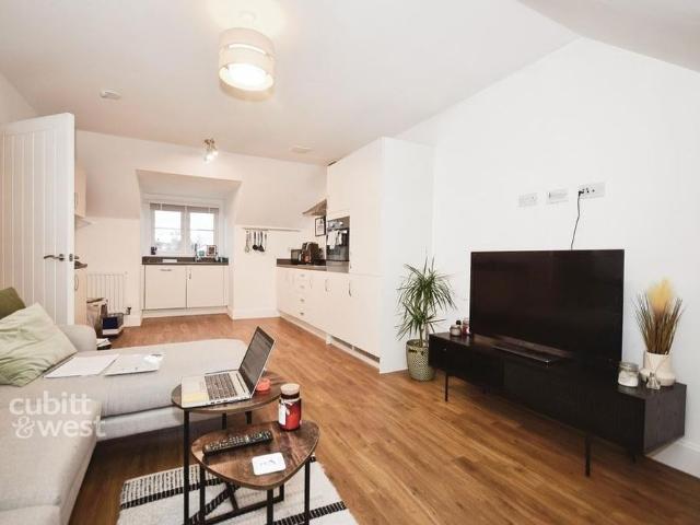 Apartment for rent in Littlecote, West Sussex