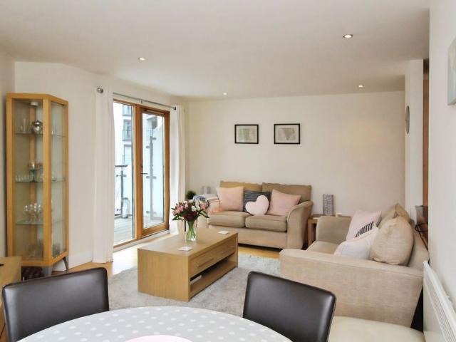 Studio for rent in Richmond Hill, West Yorkshire