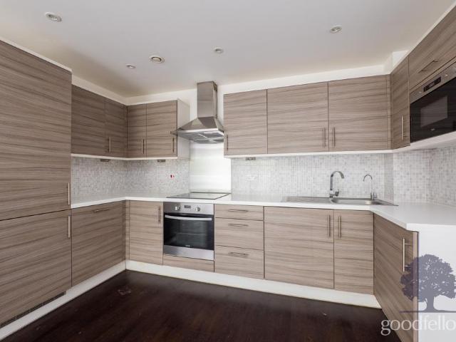 Flat for rent in Carshalton-on-the-Hill, Greater London