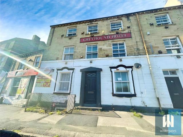 Flat for rent in Huddersfield, West Yorkshire