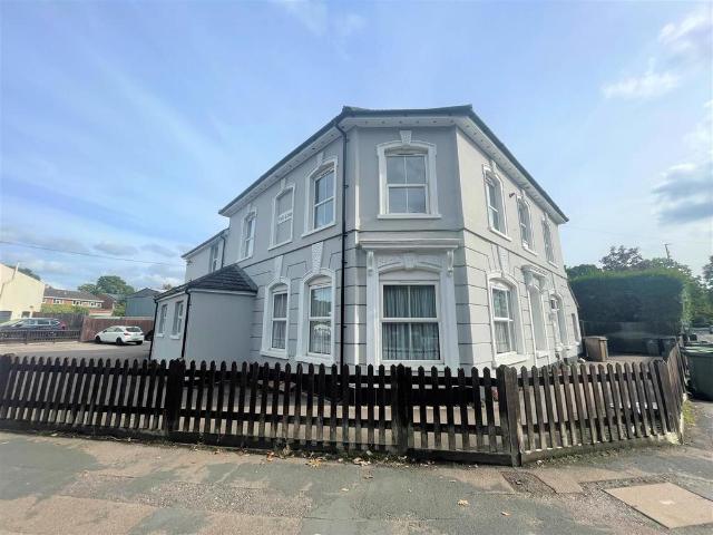 Flat for rent in Westborough, Surrey