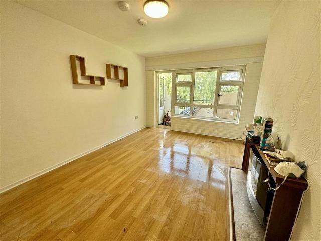 Apartment for rent in Lane, Greater London