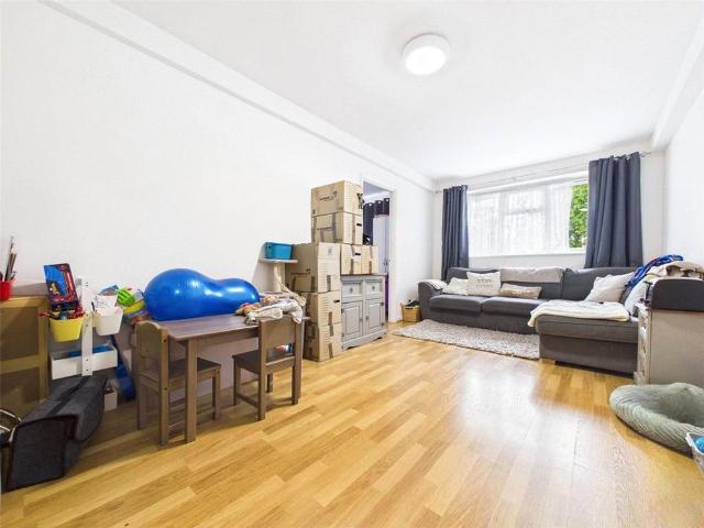 Apartment for rent in Blackhills, Surrey