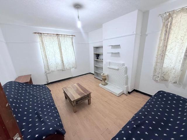 Flat for rent in London Borough of Ealing, Greater London