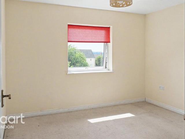 Flat for rent in Okus, Swindon