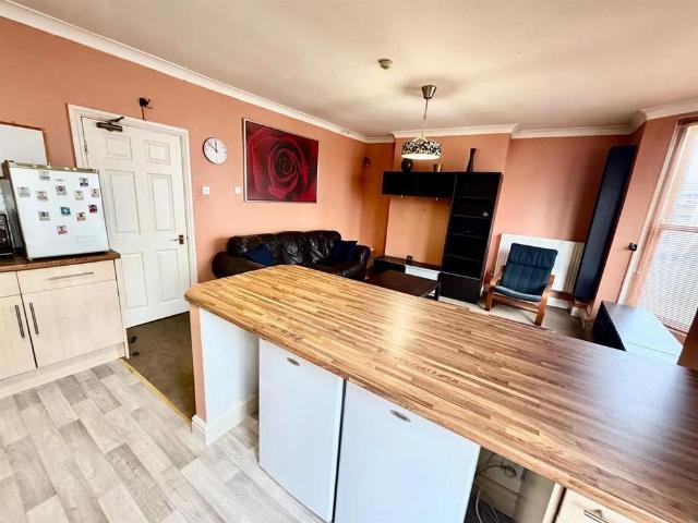 Apartment for rent in South Cliff, Kepwick