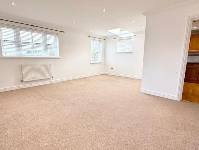 Apartment for rent in Mile End, Fordham Heath