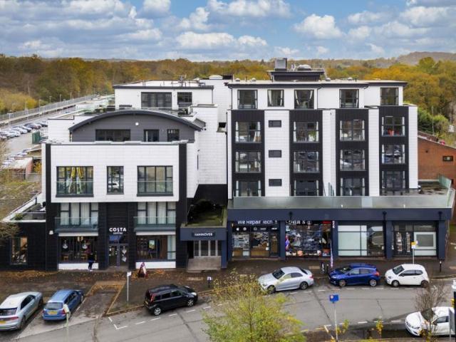 Flat for rent in Row Town, Surrey