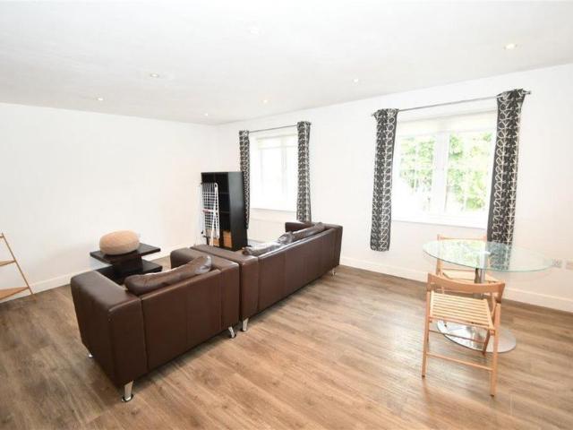 Apartment for rent in Binscombe, Waverley