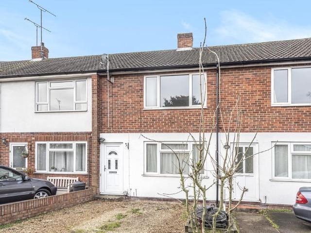 Flat for rent in Emmbrook, Wokingham