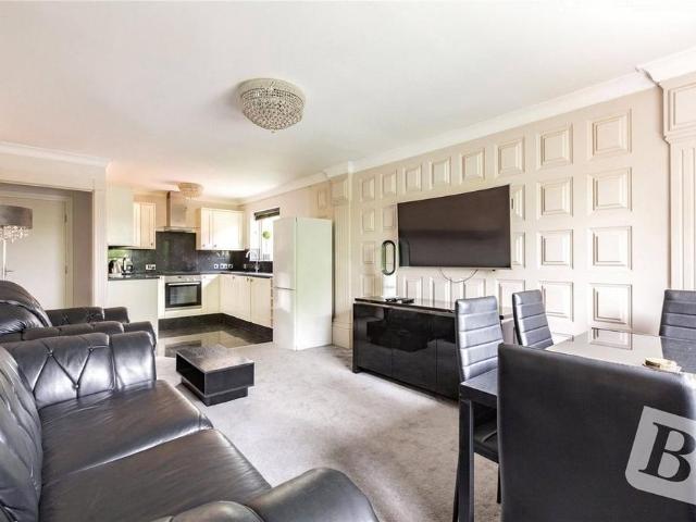 Apartment for rent in Emerson Park, Greater London