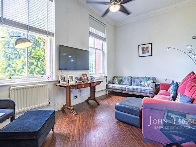 Apartment for rent in Fairlop, Greater London