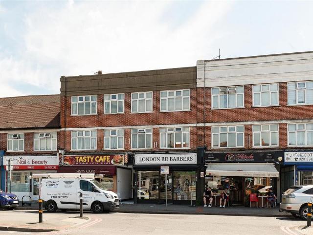 Flat for rent in Worcester Park, Greater London