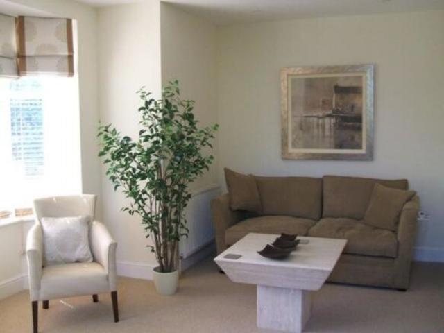 Apartment for rent in Row Town, Surrey