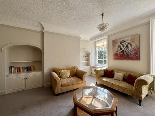 Apartment for rent in Tower Hill, Pachesham Park