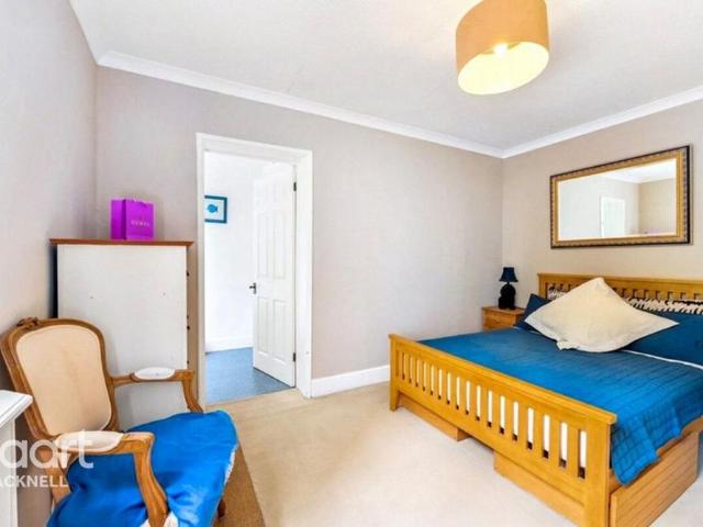Apartment for rent in North Ascot, Ascot