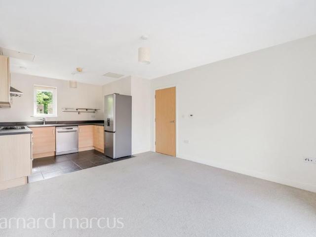 Apartment for rent in Woodcote, Epsom