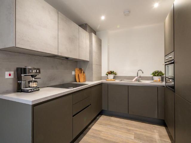 Flat for rent in Maylands, Pouchen End