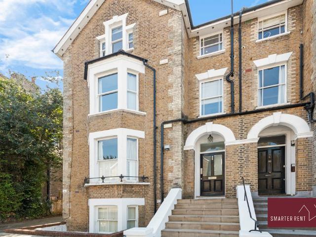 Flat for rent in North Sheen, Greater London
