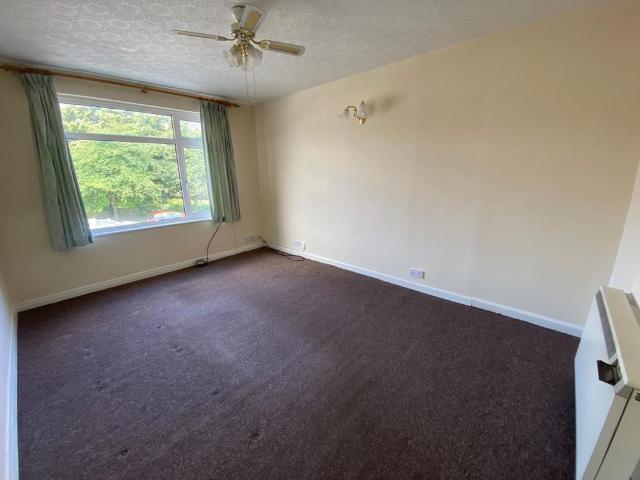 Apartment for rent in Hollin Park, West Yorkshire