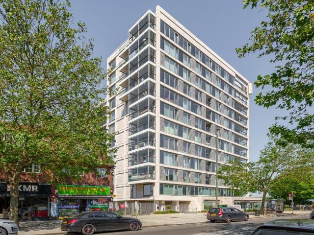 Flat for rent in Whetstone, Oakleigh Park