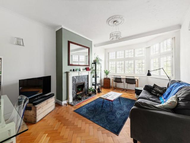 Flat for rent in London Borough of Croydon, Addiscombe
