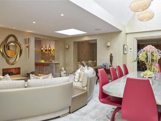 Apartment for rent in Brompton, Greater London