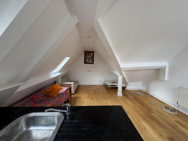 Flat for rent in Stoneleigh, Ewell