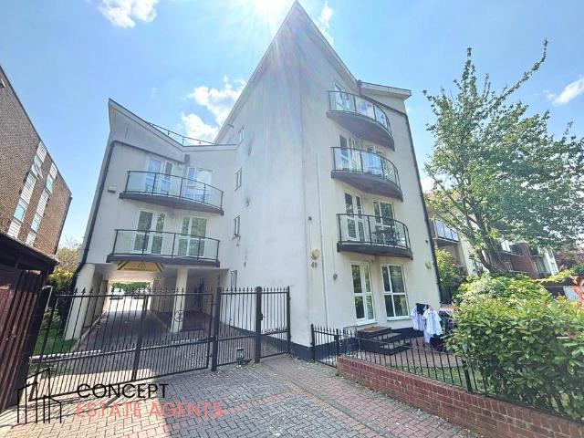 Flat for rent in Carshalton Beeches, Greater London