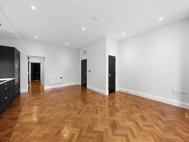 Apartment for rent in Loundsley Green, East Midlands