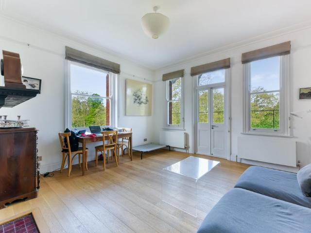 Flat for rent in Battersea, Greater London
