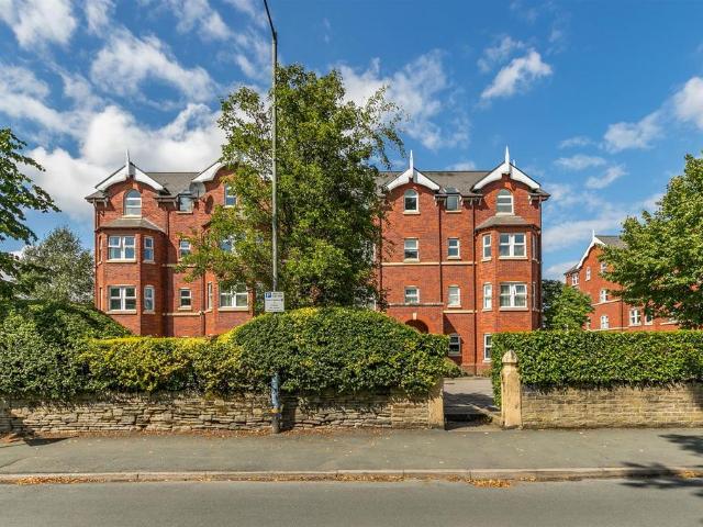 Flat for rent in Sale Moor, Trafford Park