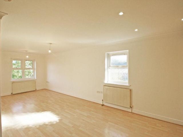 Apartment for rent in Lancing, Adur