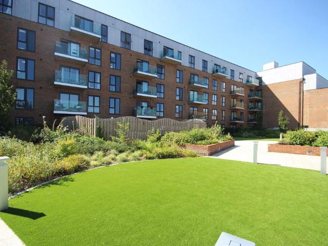 Flat for rent in Perryfields, West Sussex