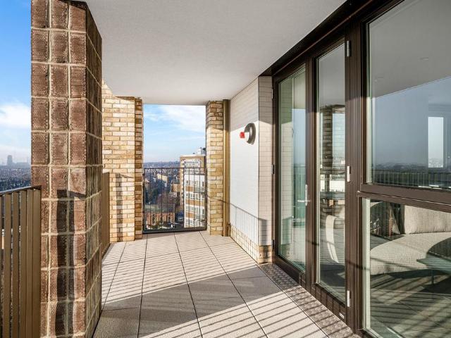 Flat for rent in Queen's Park, Greater London